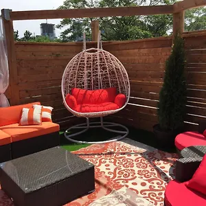 https://two-peas-pod-hostel.niagara-fallshotels.com